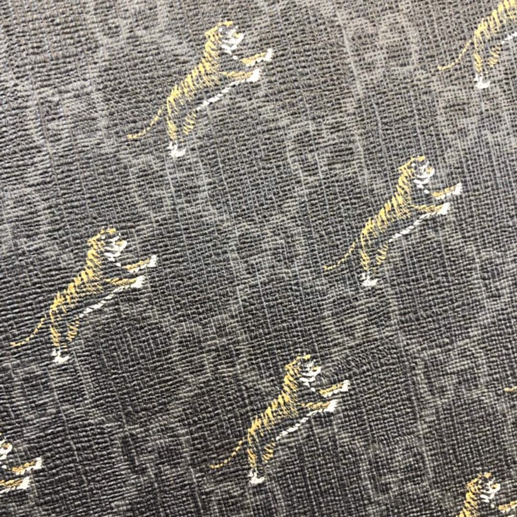 Gucci Tiger Print Pouch Light Grey Black For Men, Men’s Pouch 12in/31cm GG