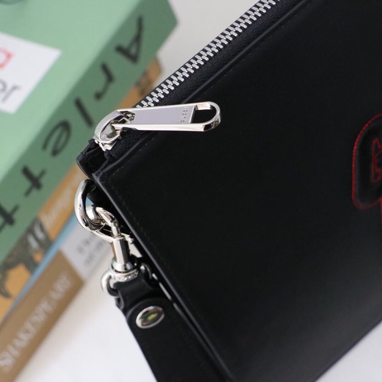 Gucci Pouch in Black With Blade Embroidery For Men, Men's Pouch 12in/31cm GG