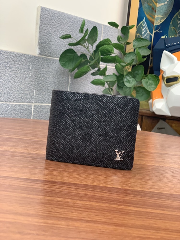 Louis Vuitton Multiple Wallet Taiga Black For Men, Men's Wallet 4.5in/11.5cm LV M30295