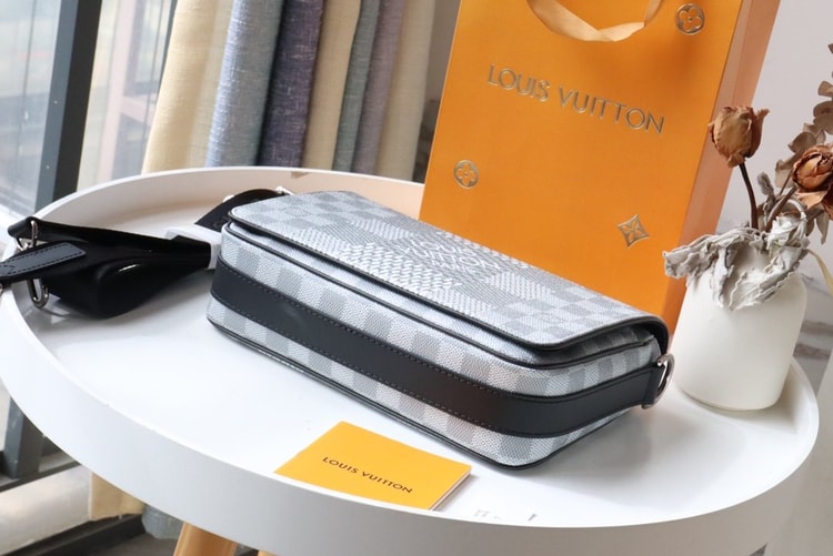 Louis Vuitton Studio Messenger Damier Graphite Plaster N50014