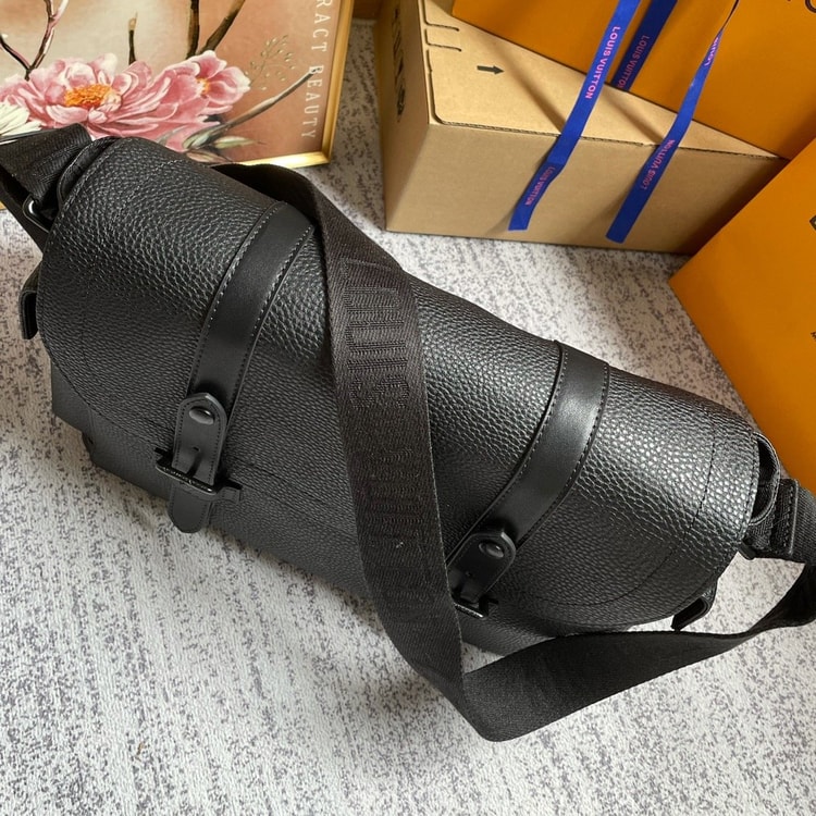 Louis Vuitton Christopher Messenger Taurillon Black M58476