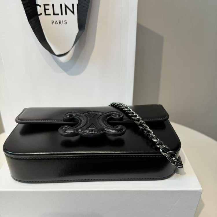 Celine Chain Shoulder Bag Triomphe Black 197993EQJ.38NN