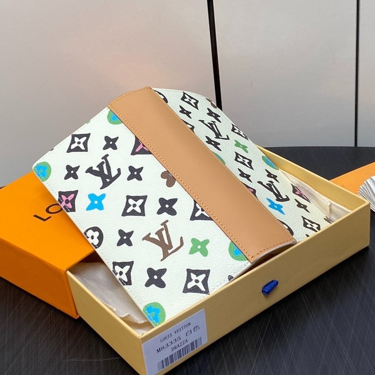 Louis Vuitton Brazza Wallet Cream For Women 3.9 Inches/ 10 Cm M83335