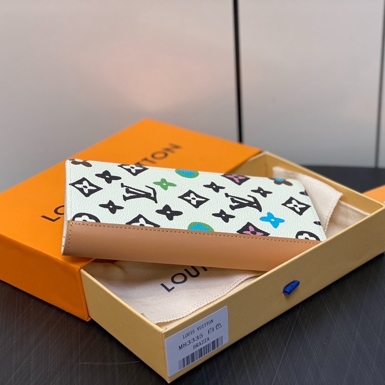 Louis Vuitton Brazza Wallet Cream For Women 3.9 Inches/ 10 Cm M83335