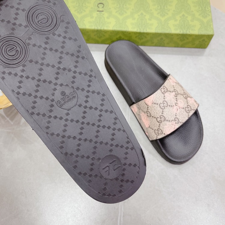 Gucci Men's GG Slide Sandal With Strawberry And Cherry Black For Men 407345