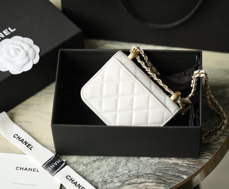 Chanel CO-CO Clutch With Chain 9.5cm/3.7in Gold Toned Hardware For Women White