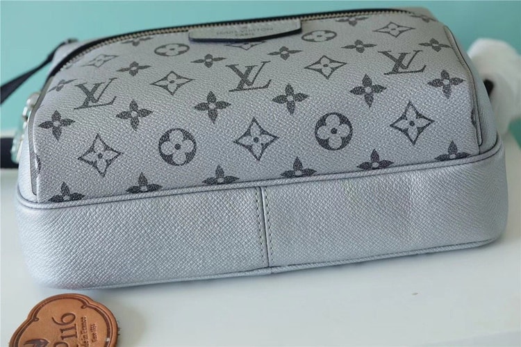 [True-to-ORIGINAL] Louis Vuitton Outdoor Messenger Bag Monogram/Taiga Gunmetal Grey For Men Bags 10.2in/26cm - M30830