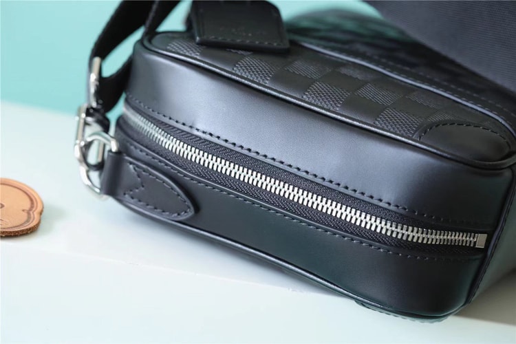 Louis Vuitton Sirius Messenger Damier Infini Onyx For Men, Men's Bags, Shoulder And Crossbody Bags 10.6in/27cm LV N45286