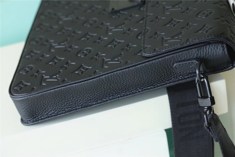 Louis Vuitton S-Lock Briefcase Taurillon Monogram Black For Men, Men's Bags, Shoulder And Crossbody Bags 14.6in/37cm LV M20835