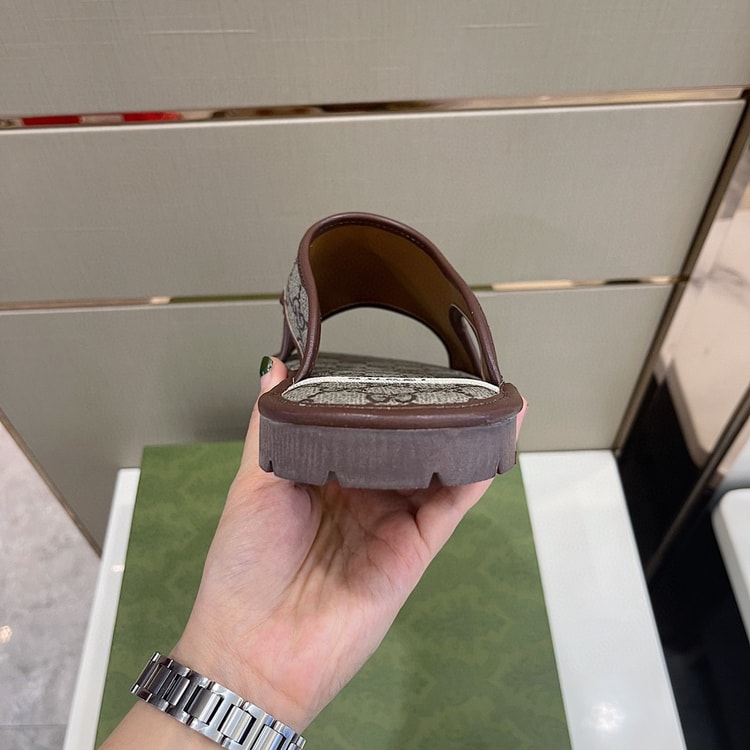 Gucci Men's GG Supreme Slide Sandal Brown And Beige For Men ‎624879 96G60 9762