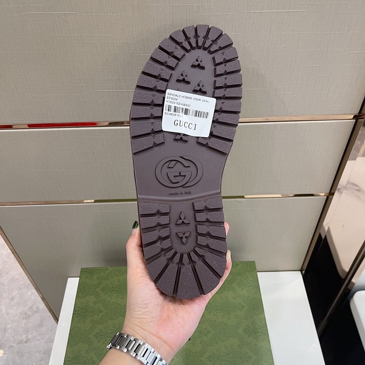 Gucci Men's GG Supreme Slide Sandal Brown And Beige For Men ‎624879 96G60 9762